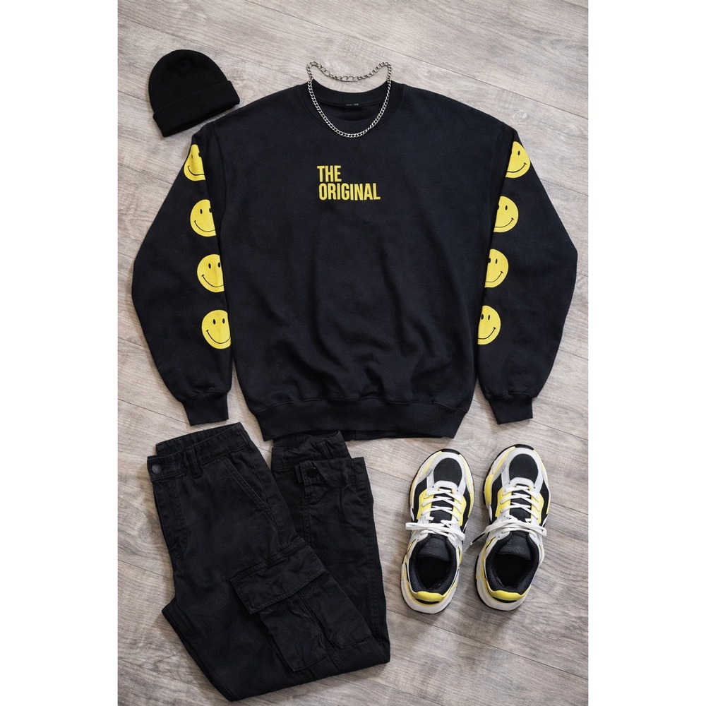 Smiley Face Graphic Crewneck Sweatshirt –‎ Black & Yellow Streetwear Y2K Rave